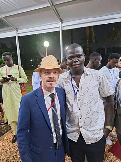 Brice avec le Directeur de l'Institut français du Bénin