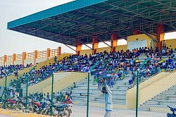 Au stade pour le match de football