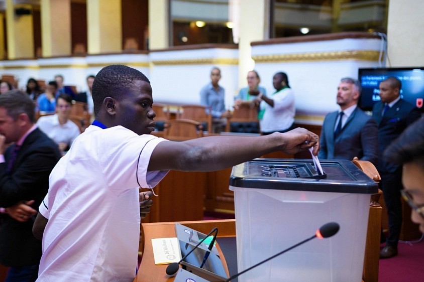 Brice Ahossa au 9ᵉ Parlement francophone des Jeunes à Tirana, en juillet 2022.